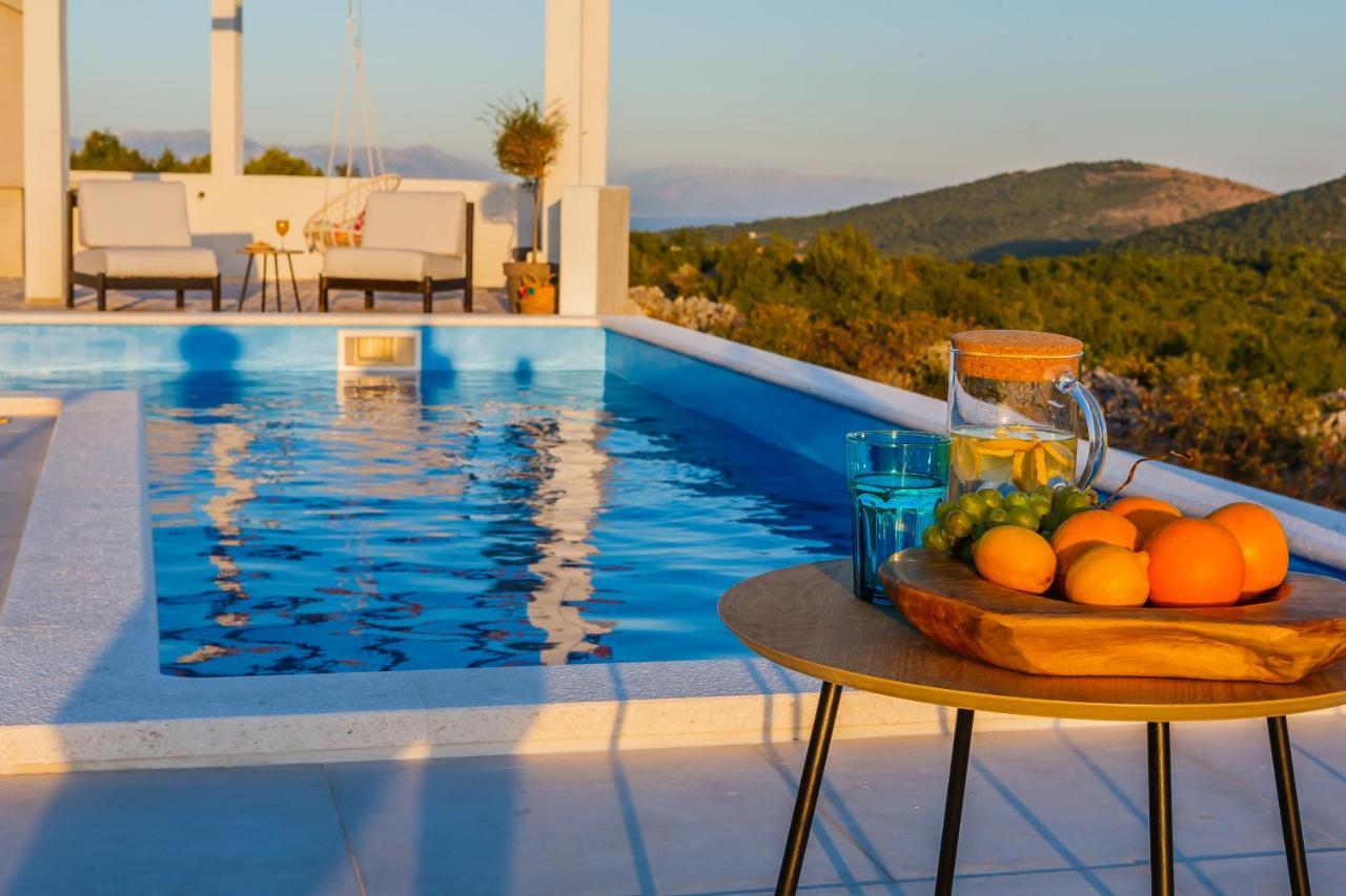 Villa Zlatno Sunce In The Hills Near Trogir Vrsine Exterior foto