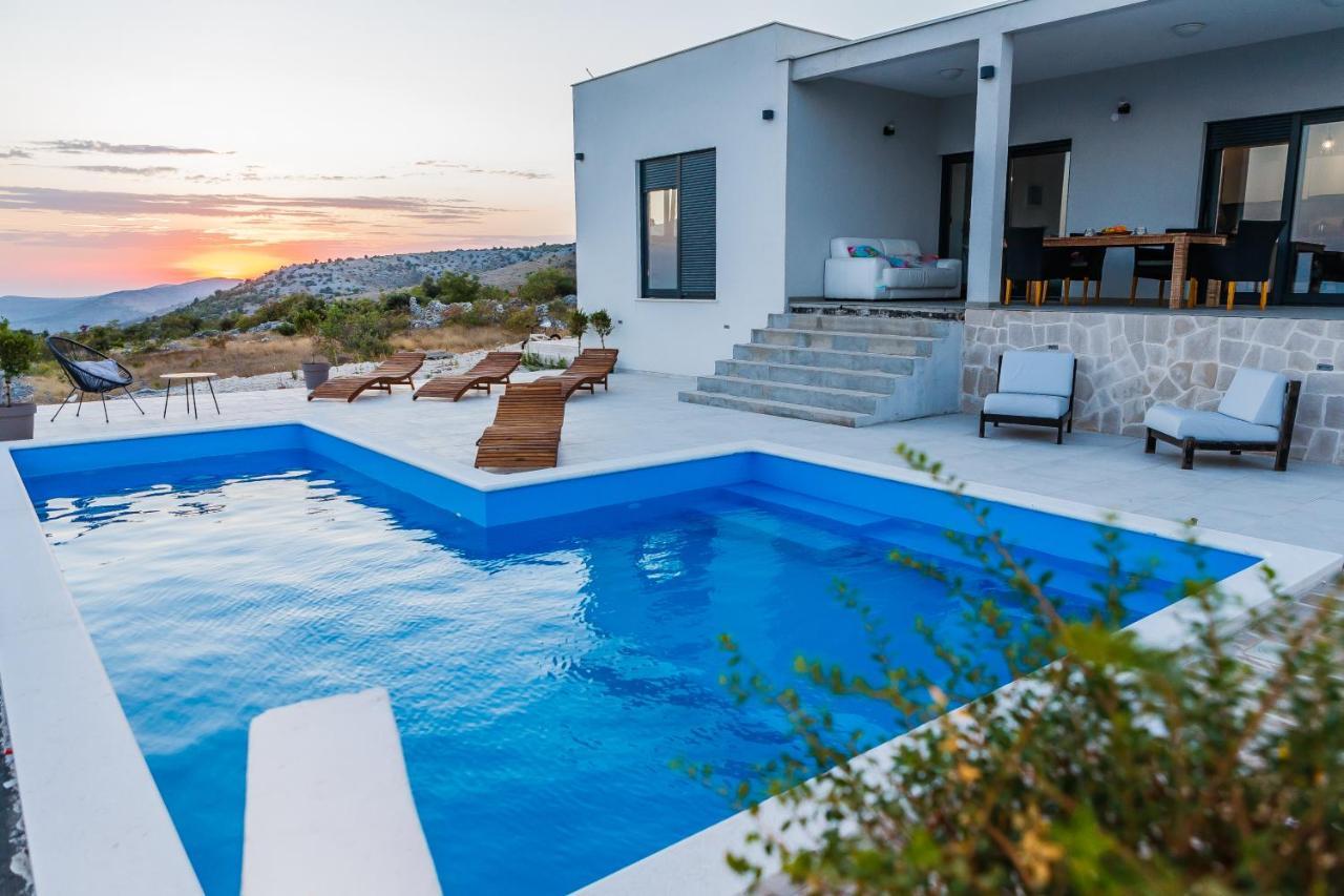 Villa Zlatno Sunce In The Hills Near Trogir Vrsine Exterior foto