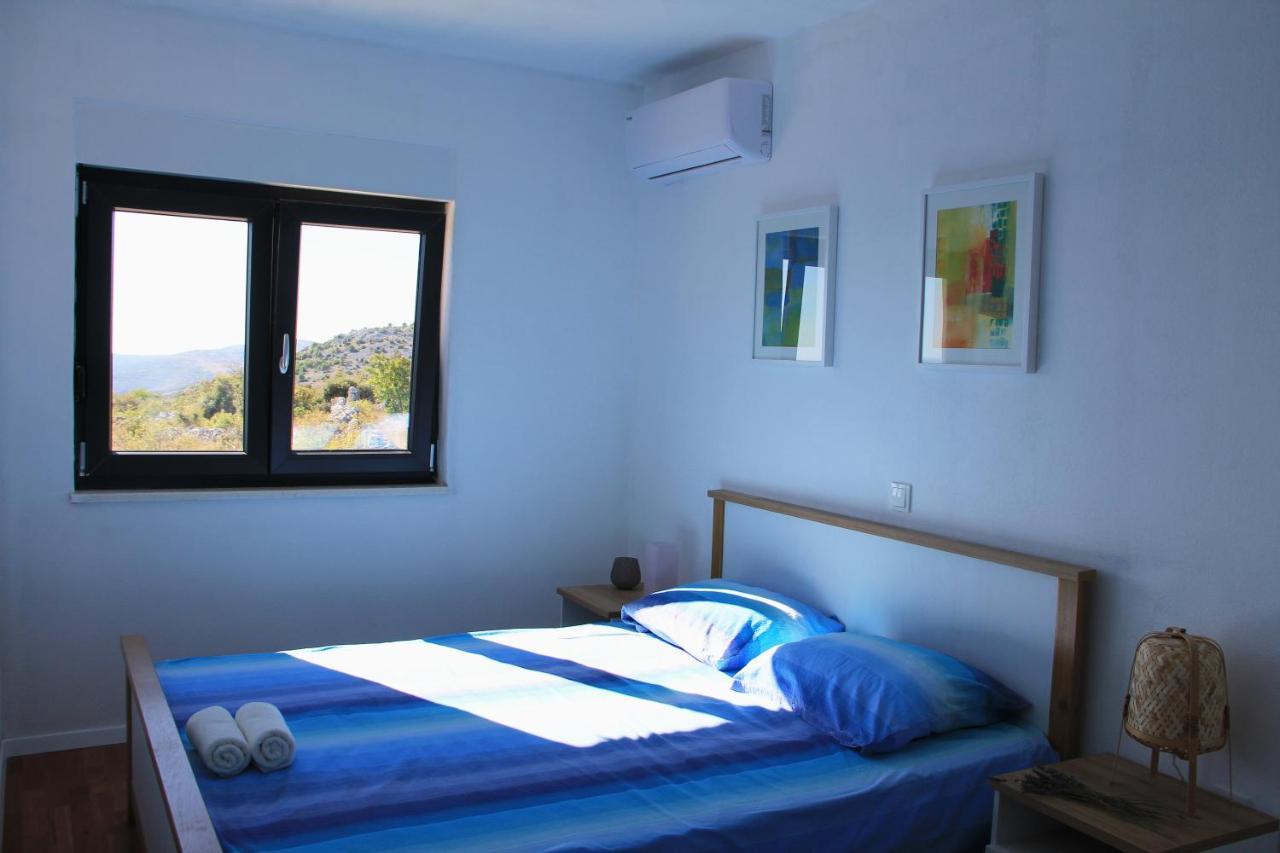 Villa Zlatno Sunce In The Hills Near Trogir Vrsine Exterior foto